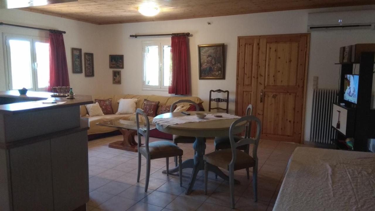 Mallios Floka Close To Ancient Olympia Holiday home *